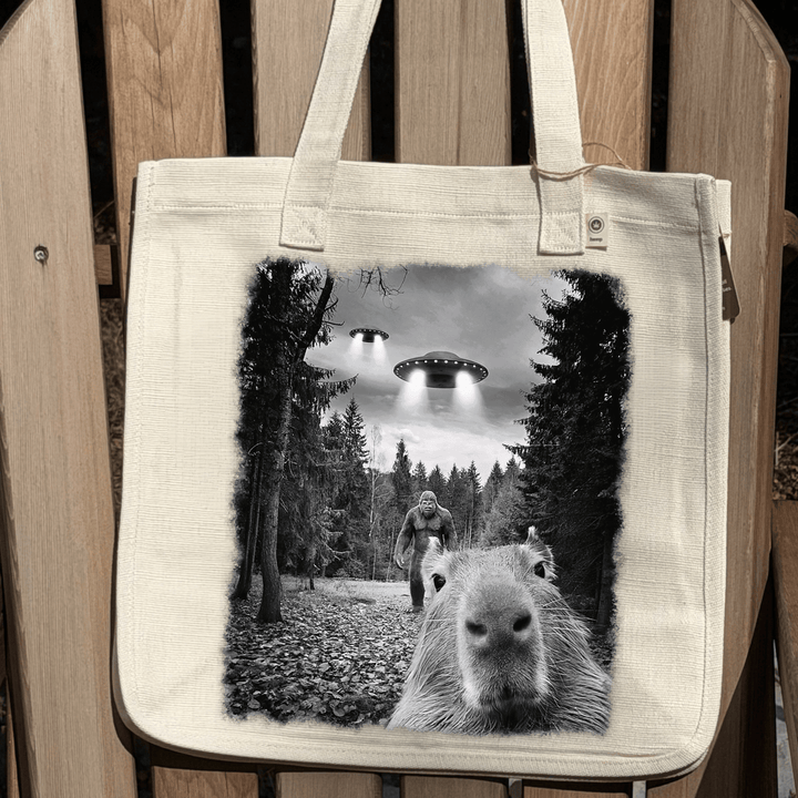 Capybara UFO Bigfoot hemp-blend tote (natural)